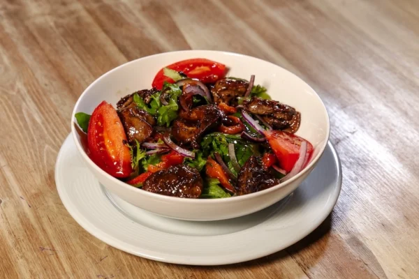 Салат с куриной печенью